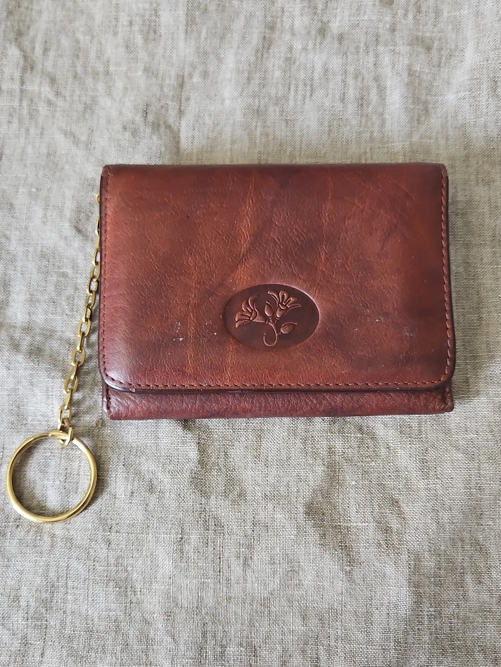 Buxton Brown Leather Key & Card Holder with Gold-Tone Chain, Floral Accent